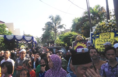 Polisi Turun Tangan Sterilkan Jalan Demi Pemakaman Olga Syahputra