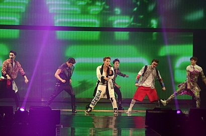 Tutup Konser, 2PM Nyanyikan Lagu 'Dekat di Hati' RAN
