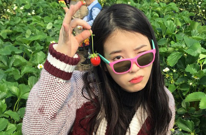 IU Pamer Foto Hang Out Bareng Ayahnya di Instagram