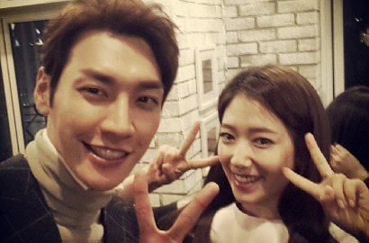 Kim Young Kwang Beri Kejutan di Fan Meeting Park Shin Hye
