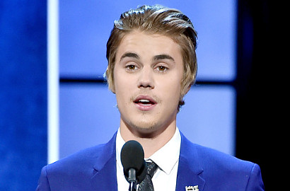 Justin Bieber Lupa Lirik Saat Tampil di Konser Ariana Grande
