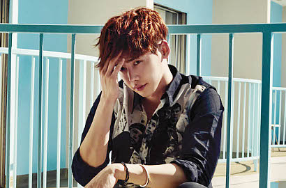 Lee Jong Suk Goda Fans Pamer Dada di Video Pemotretan Baru
