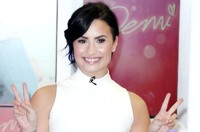 Pamer Pakai Bikini, Demi Lovato Tak Masalah Dibilang Gendut