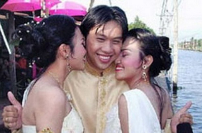 Tak Bisa Memilih, Pria Ini Nikahi 2 Wanita Kembar Sekaligus