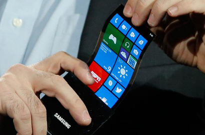 Ponsel Layar Lengkung yang Diusung Samsung dan LG Bakal Tren di 2016