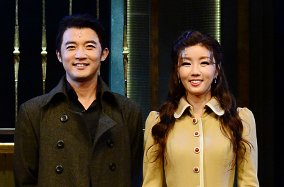 Romantisnya Ahn Jae Wook Lamar Kekasih di Thailand
