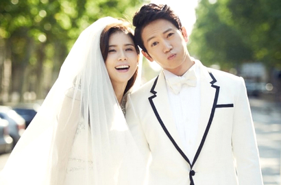 Ji Sung dan Lee Bo Young Pulang dari Liburan Romantis di Thailand