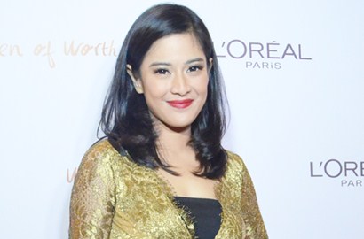 Dian Sastro Kena Sindir Gara-Gara Salah HP Saat Selfie