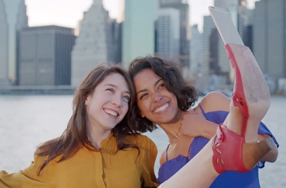 Merek Sepatu Terkenal di New York Rilis 'Sepatu Selfie'