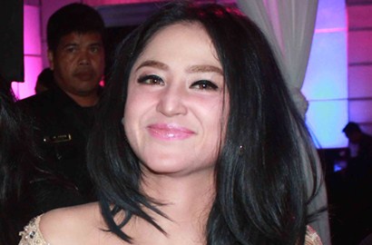 Dewi Persik Rela Jadi Tukang Jamu Demi FTV Terbaru