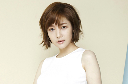 Fans Terpana Cantiknya Park Min Young Saat Liburan
