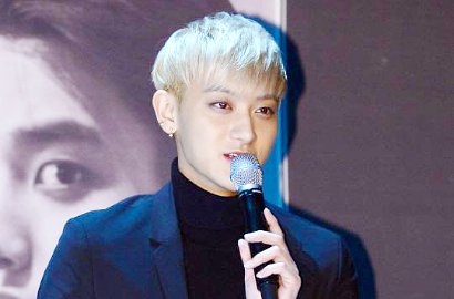 Foto Tao EXO Beli Obat Sendirian Pakai Tongkat Buat Fans Menangis