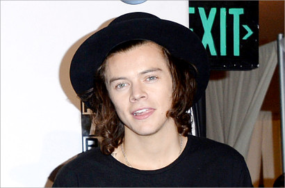 Demi Kunjungi Anak-Anak di Afrika Selatan, Harry Styles Rela Menyelinap