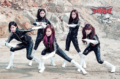 Crayon Pop Rela Diterjang Angin Kencang di Syuting MV 'FM'
