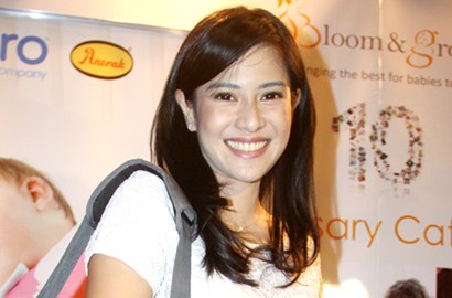 Dian Sastro Unggah Foto Masa Kecil dan Bergigi Ompong di Instagram