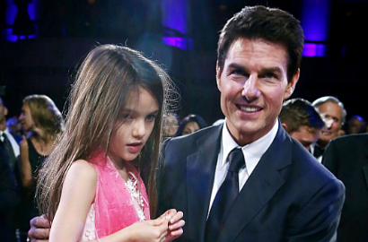 Tom Cruise Dikabarkan Tak Pernah Kunjungi Putrinya Selama Hampir 1 Tahun