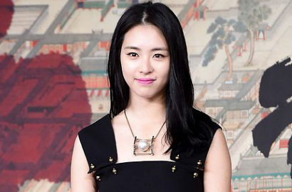 Netter Heran Media Sebut Lee Yeon Hee 'Jelek' Minum Pakai Sedotan