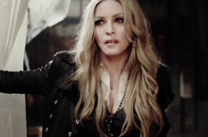 Madonna Selamat dari Bom Nuklir di Video Musik 'Ghosttown'