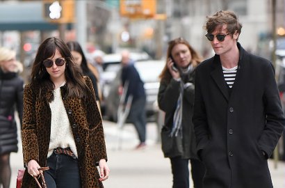 Dakota Johnson Kepergok Jalan Bareng Mantan Kekasih