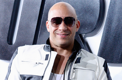 Kenang Paul Walker, Vin Diesel Nyanyikan Lagu Tribute 'See You Again'