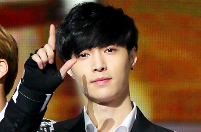 Lay Tegaskan Tidak Keluar dari EXO Karena Sudah Janji