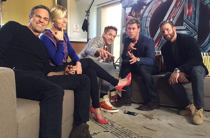 Robert Downey Jr. dan Scarlett Johansson Adu Tampang Konyol