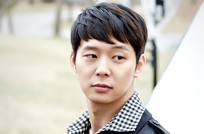 Jadi Trend, Jaket Yoochun di 'Girl Who See Smells' Dijual Rp 9 Juta