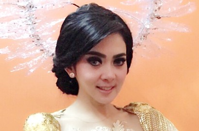 Syahrini Tutup Mulut Ditanyai Soal Foto Rangkulan dengan Anang-Ashanty