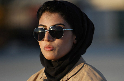 Cantiknya Pilot Militer Perempuan Pertama di Afghanistan