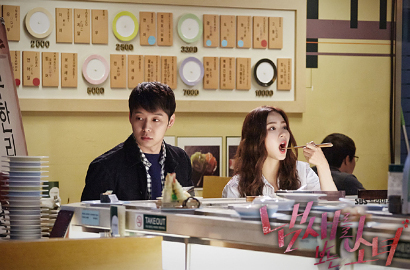 Intip Keakraban Yoochun-Shin Se Kyung di Balik Layar  'Girl Who See Smells'