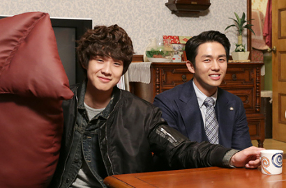 Choi Woo Shik Tidur Sungguhan Saat Dicium Seulong di 'Hogu's Love'