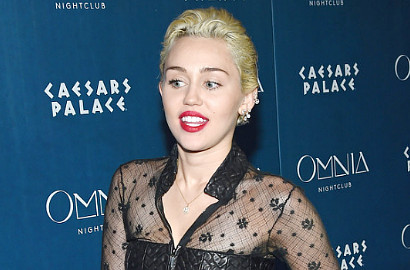 Miley Cyrus Buktikan Dirinya Memang 'Kembaran' Justin Bieber