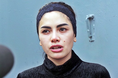 Nikita Mirzani Pamer Foto Topless Sambil Cium Kekasih