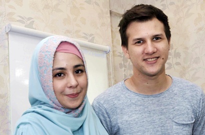 Risty Tagor dan Stuart Collin Niat Bulan Madu Satu Tahun Keliling Dunia