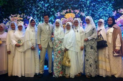 Resmi Menikah, Risty Tagor dan Stuart Collin Lega