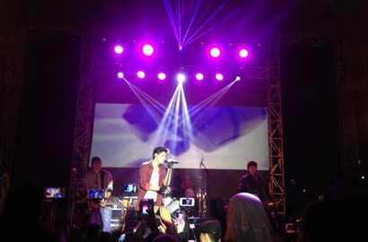 Aliando Mendadak Jadi 'Malaikat' di Konser Jambi
