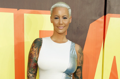 Cantiknya Amber Rose dengan Rambut Panjang Bikin Heboh Fans