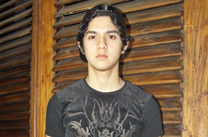Ini Pose Lucu Al Ghazali Masa Kecil Saat Lihat Gadis Seksi