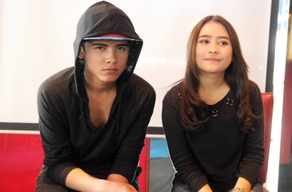 Mesranya Prilly Latuconsina Tidur di Pangkuan Aliando