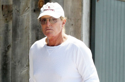Pemandangan Kontras, Bruce Jenner Pakai Sports Bra Saat Kendarai MoGe