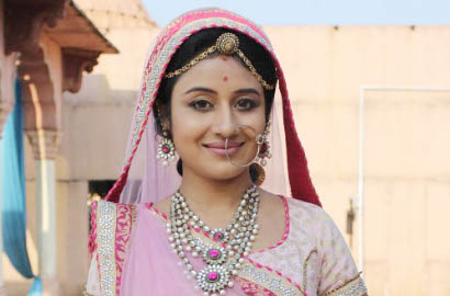 Demi Sang Putra, Paridhi Sharma Rela Pindah Agama di 'Jodha Akbar'?