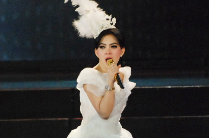 Syahrini Akui Tak Menolak Jika Berduet dengan Anang Hermansyah