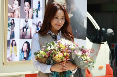 Jackie Chan Kirim Truk Berisi Makanan untuk Kim Hee Sun di 'Angry Mom'