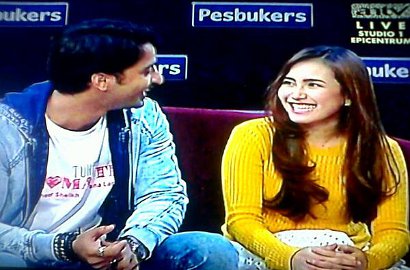 Ketemu di 'Pesbukers', Shaheer dan Ayu Ting Ting Digoda Soal Foto Genggaman Tangan