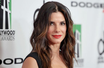 People Nobatkan Sandra Bullock Jadi Wanita Tercantik di Dunia