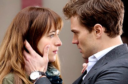 Suami E.L. James Bakal Ambil Alih Sekuel Film 'Fifty Shades of Grey'