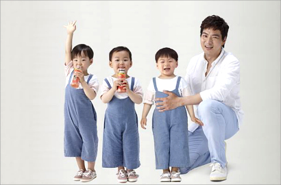 Asyik, Triplet Song Il Gook Jadi Model Minuman Minute Maid