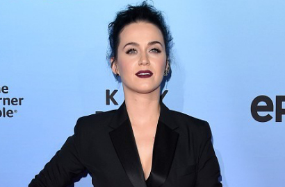 Katy Perry Super Imut Dandan Ala Siswi Jepang