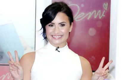 Demi Lovato Persembahkan Single 'Warrior' untuk Dukung Bruce Jenner
