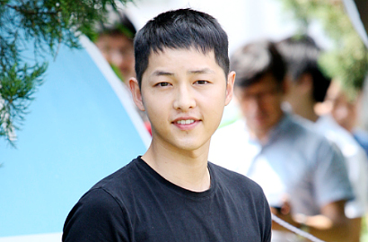Usai Wamil, Song Joong Ki Langsung Syuting 'Descendants of the Sun'